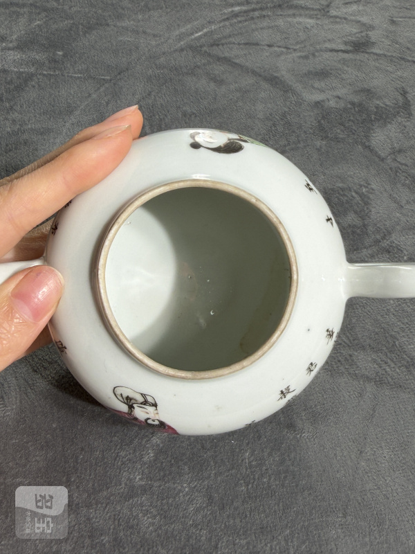 清同治粉彩无双谱人物故事纹壶 - 图6